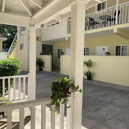 Comfy Stay In Jamaica -Enjoy 7 Miles Of White Sand Beach! Villa